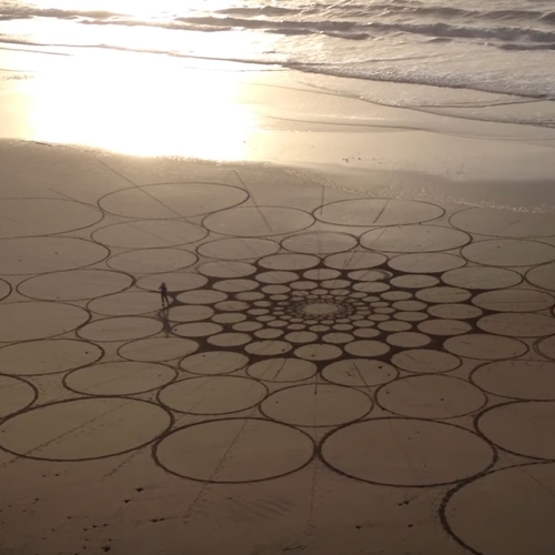 Web Draait Door: Kunst op het strand