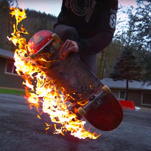 Web Draait Door: Skateboard On Fire!