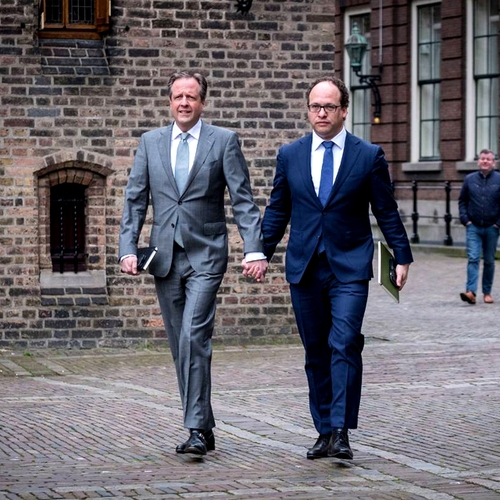 Nederland #HandinHand tegen homomishandeling